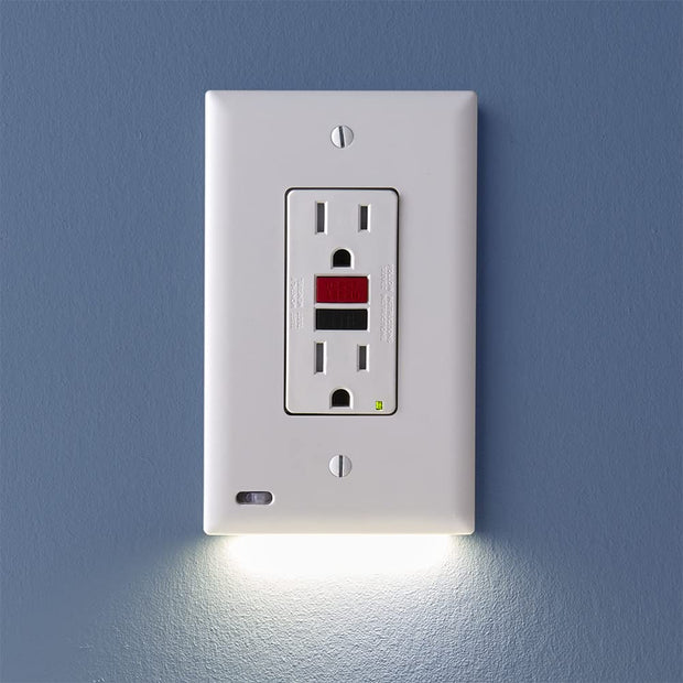 SnapPower GuideLight 2 wall plate with built-in LED night light for duplex outlets.